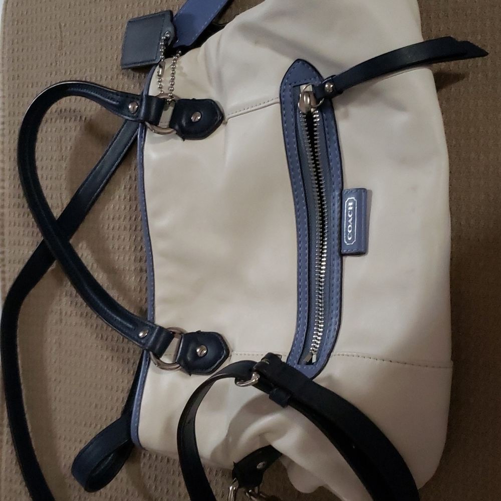 Coach shoulder or carry purse/bag.